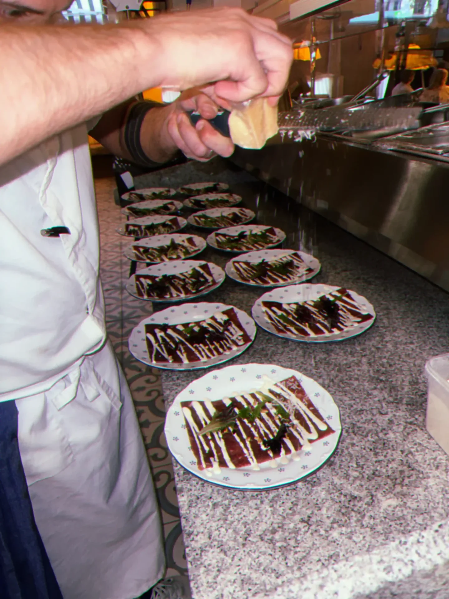 Carpaccio plating på Enoteca Cassise